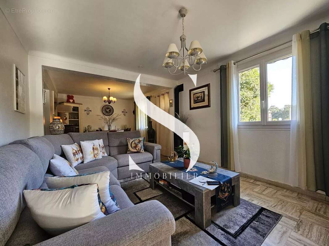 EXCLUSIVITÉ – Maison 3 pièces avec jardin, véranda et grand garage . - photo 7