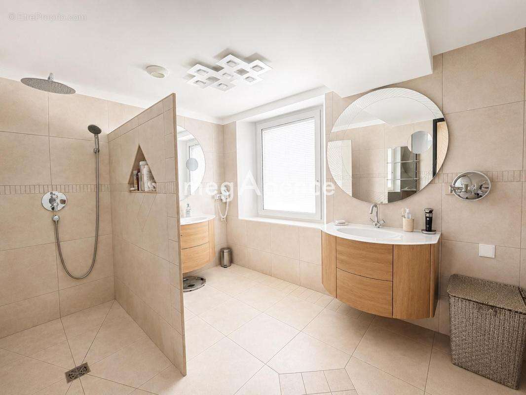 Triplex esprit maison 118 m² avec jardin, cheminée et 3 parkings – Saint-Nom-la-Bretèche - photo 3
