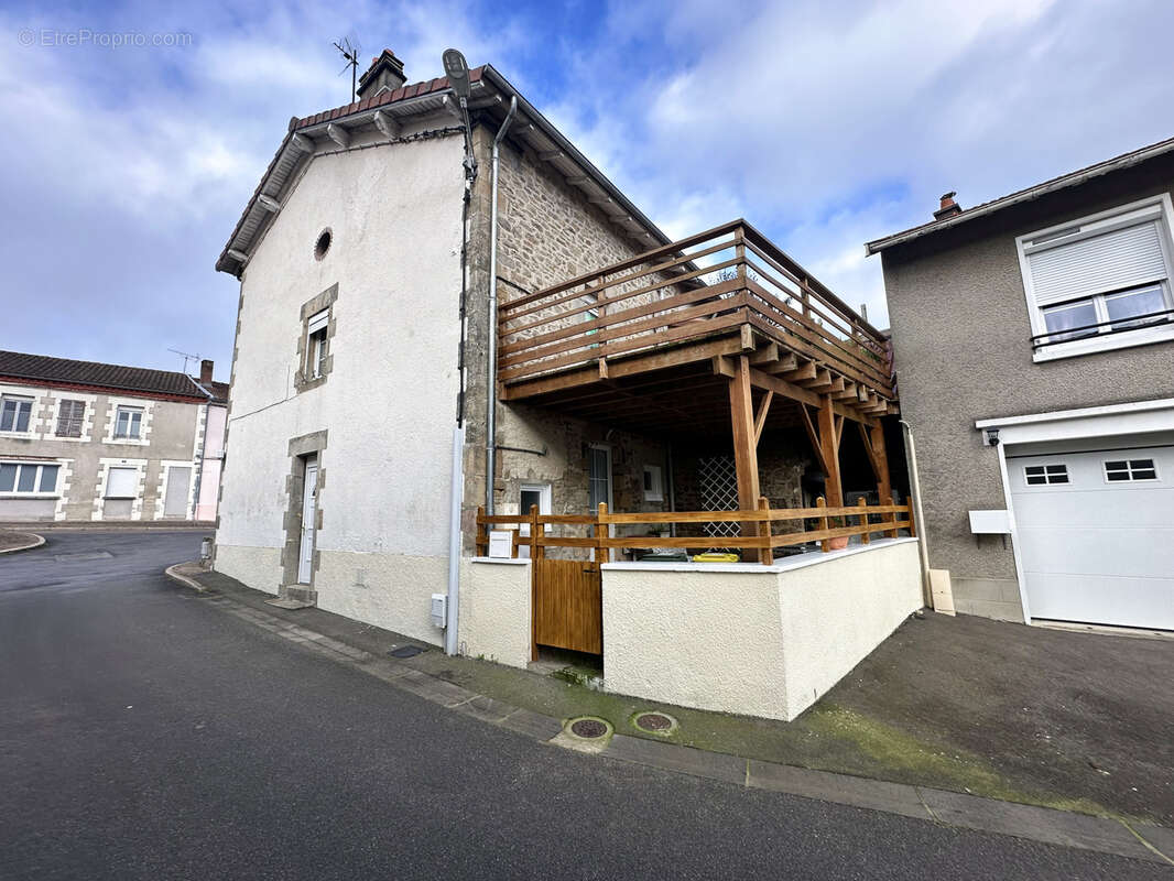 Maison à NANTIAT