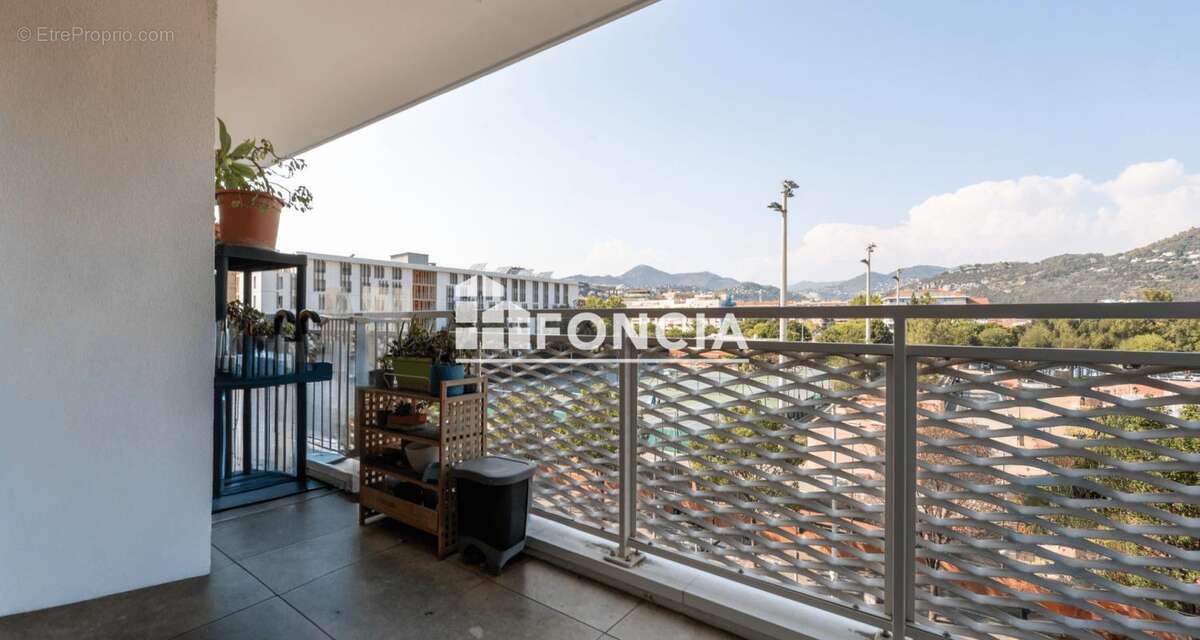 Nice Saint-Jean d'Angély –  Vauban - Superbe 2 pièces avec terrasse, parking et vue dégagée - photo 3