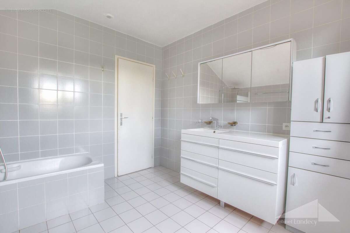 Maison à PREVESSIN-MOENS