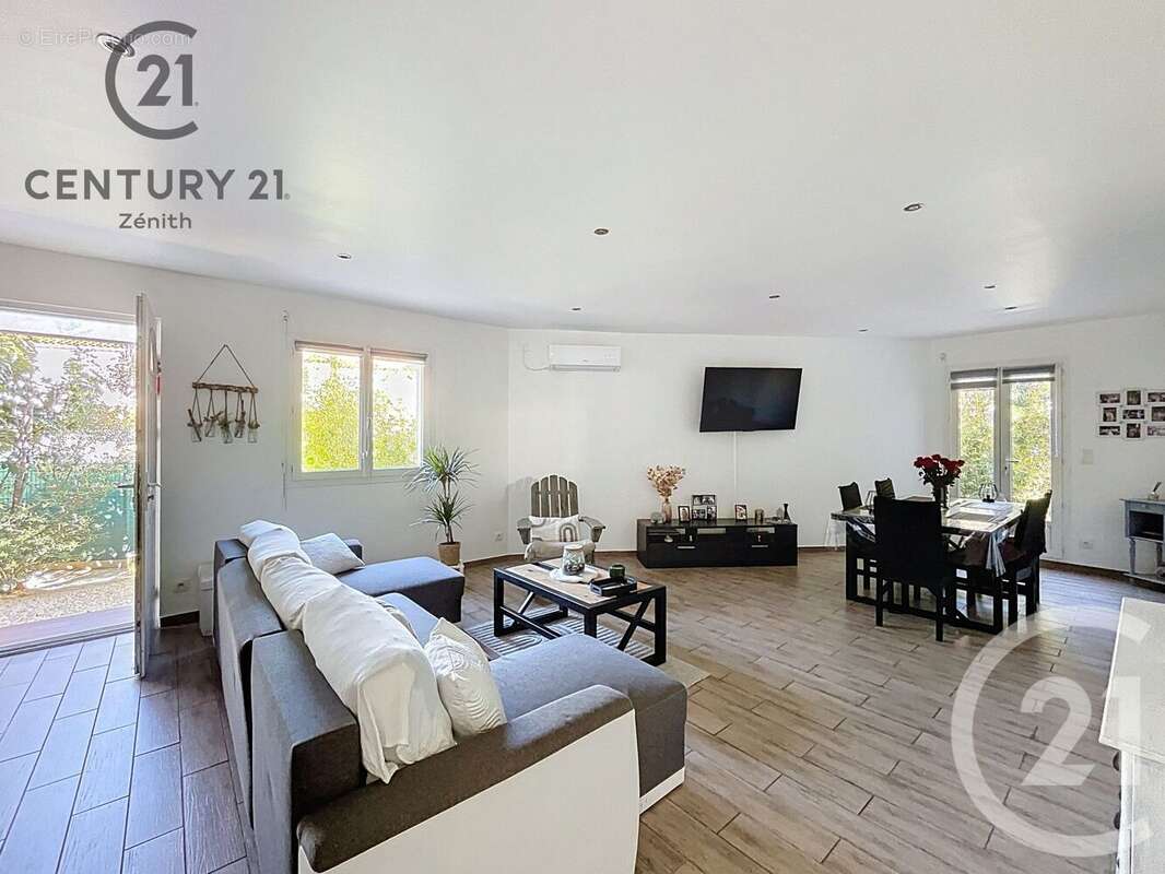 Maison à SAINT-LAURENT-DE-LA-SALANQUE