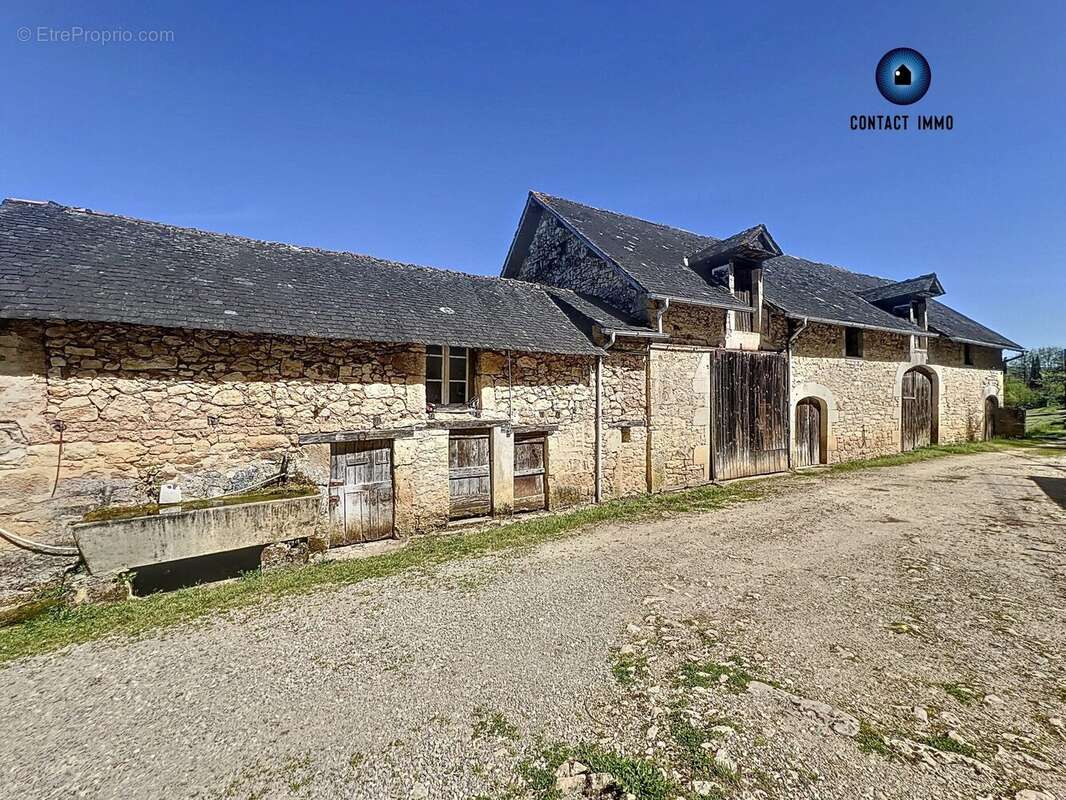 Maison à SAINT-CERNIN-DE-LARCHE