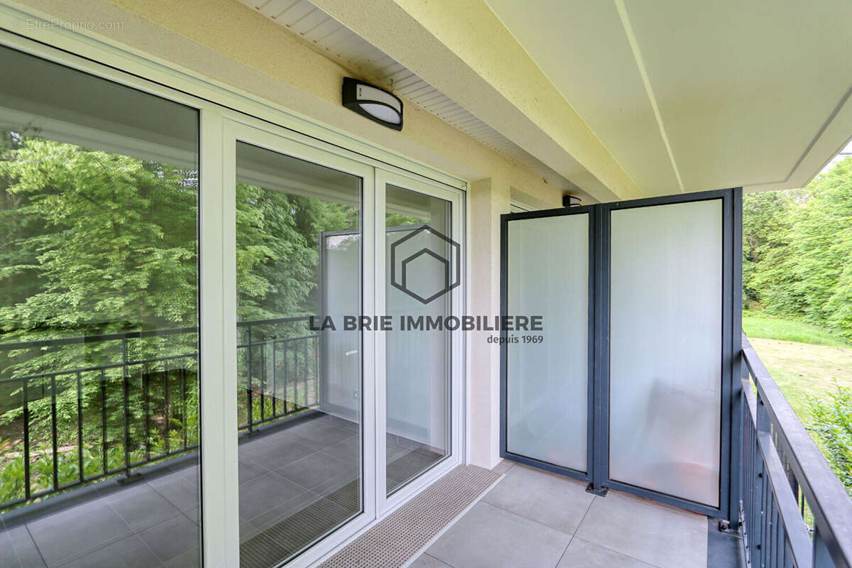 Appartement à EMERAINVILLE