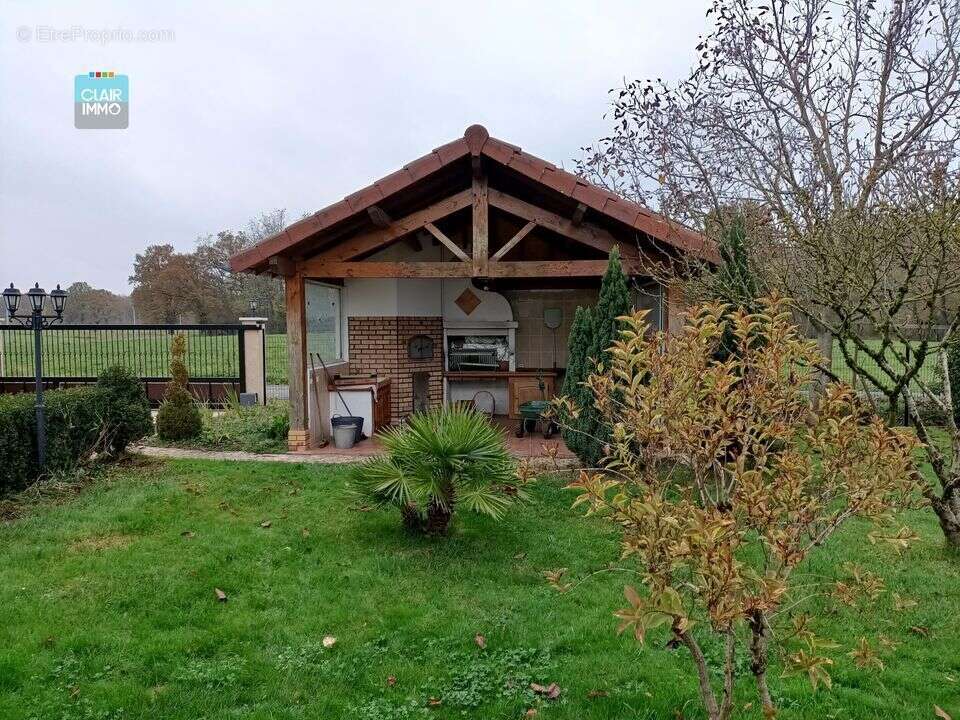 A CHEVROUX MAISON 4 PIECES DE 145 M² SUR TERRAIN DE 1 000 M²  - Maison à CHEVROUX