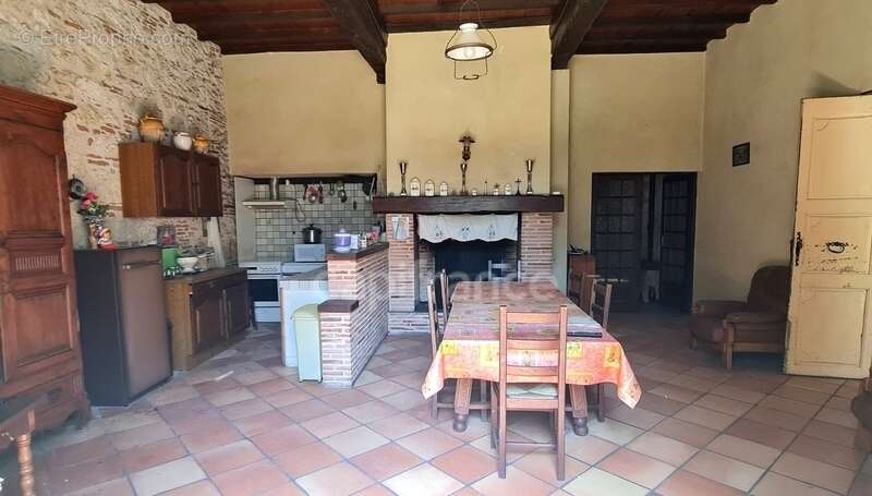 À vendre : Propriété à restaurer, à 10 mn d'Auvillar, d'environ 240 m2 habitables, sur terrain de 7400 m2  (82) - photo 8