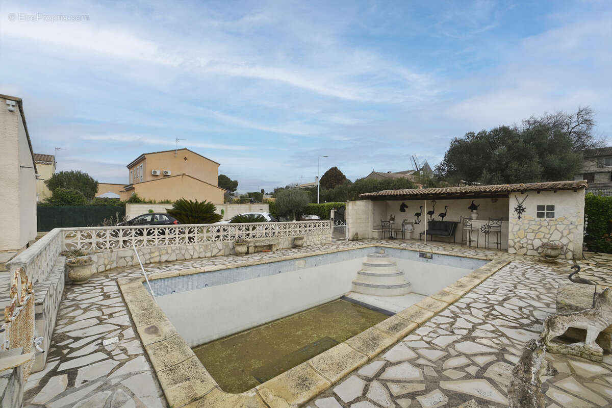 Maison à JONQUIERES-SAINT-VINCENT