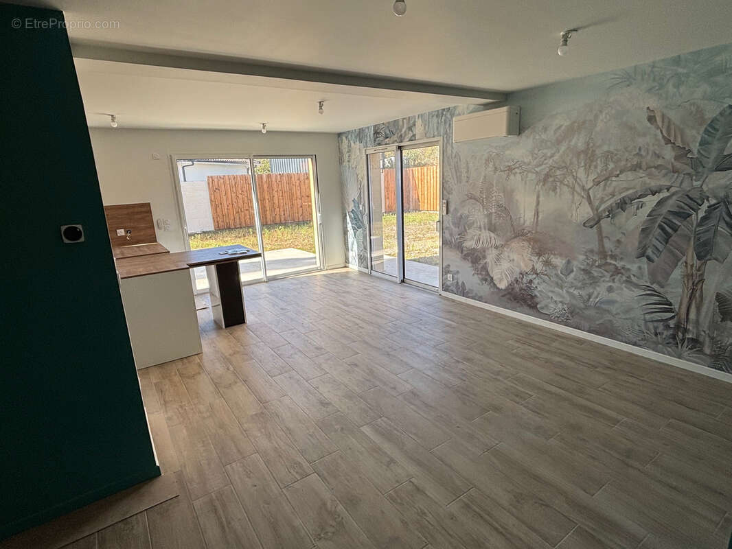 Maison à PAREMPUYRE