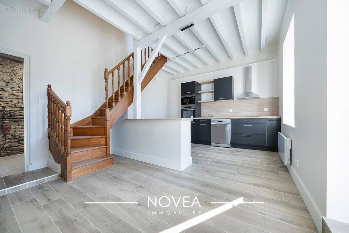 Appartement à SOURCIEUX-LES-MINES