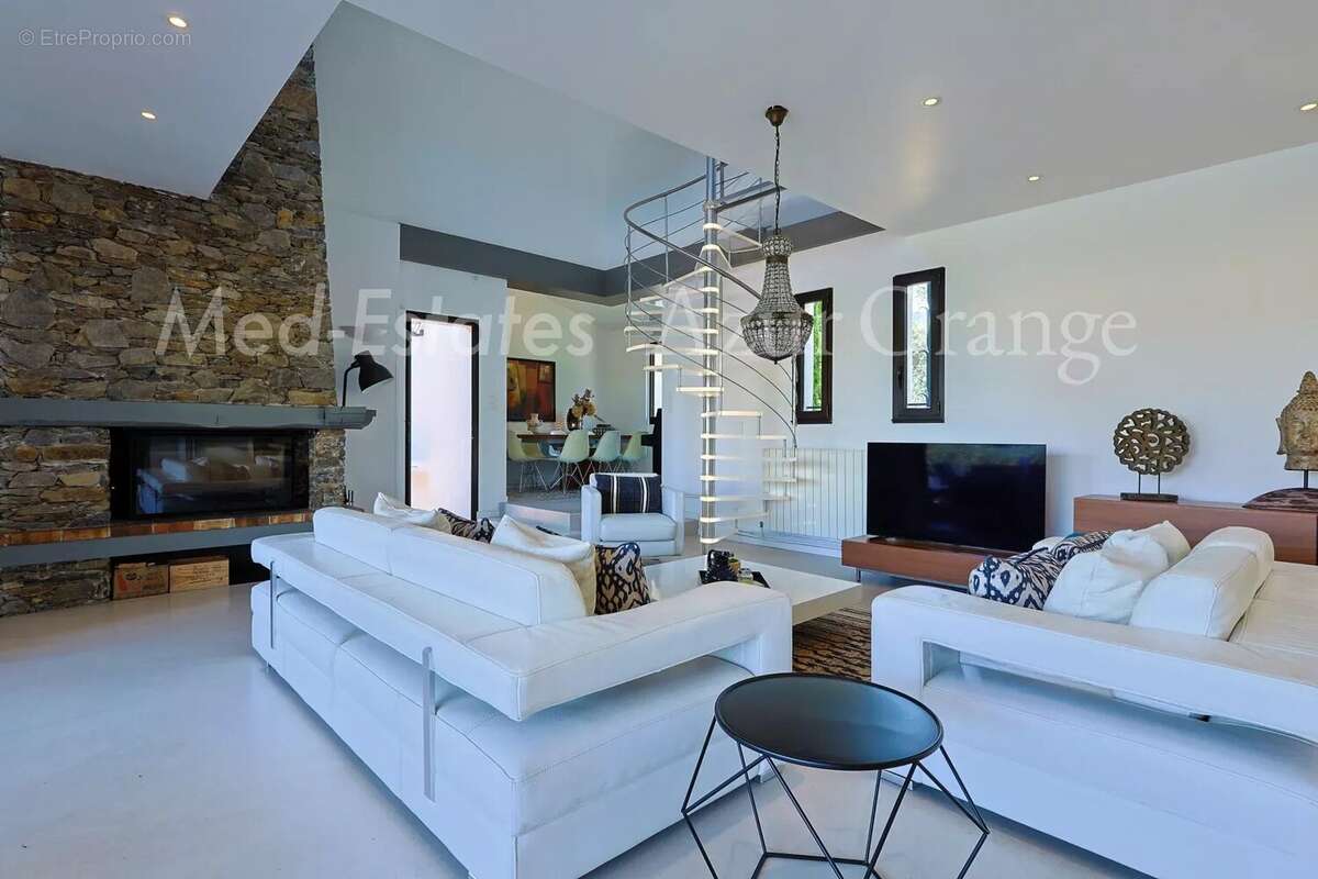 Maison à PLAN-DE-LA-TOUR