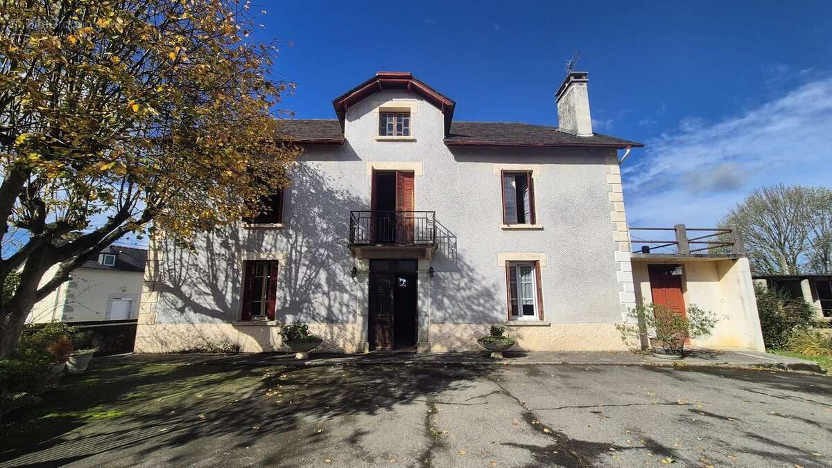 Maison à LESTELLE-BETHARRAM