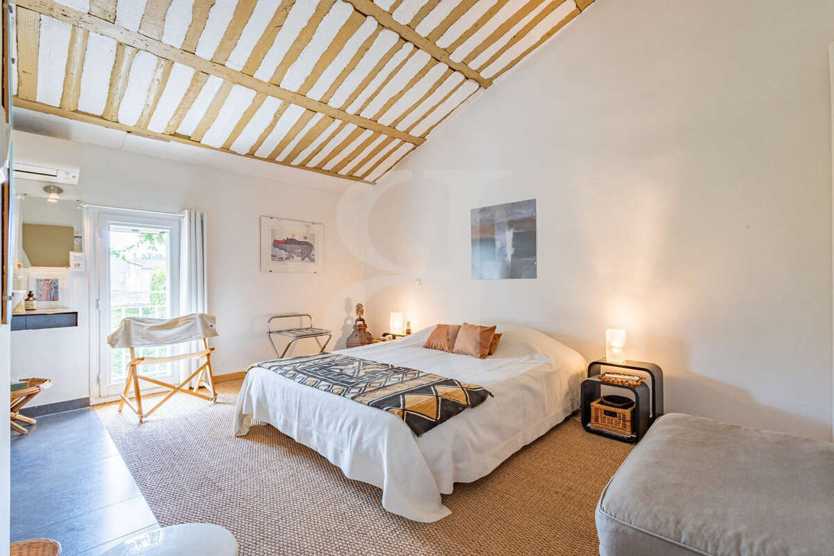 Maison à L'ISLE-SUR-LA-SORGUE