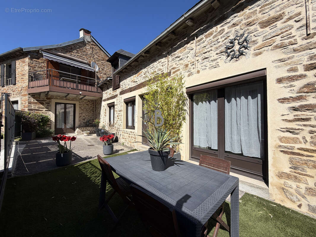Maison à CALMONT