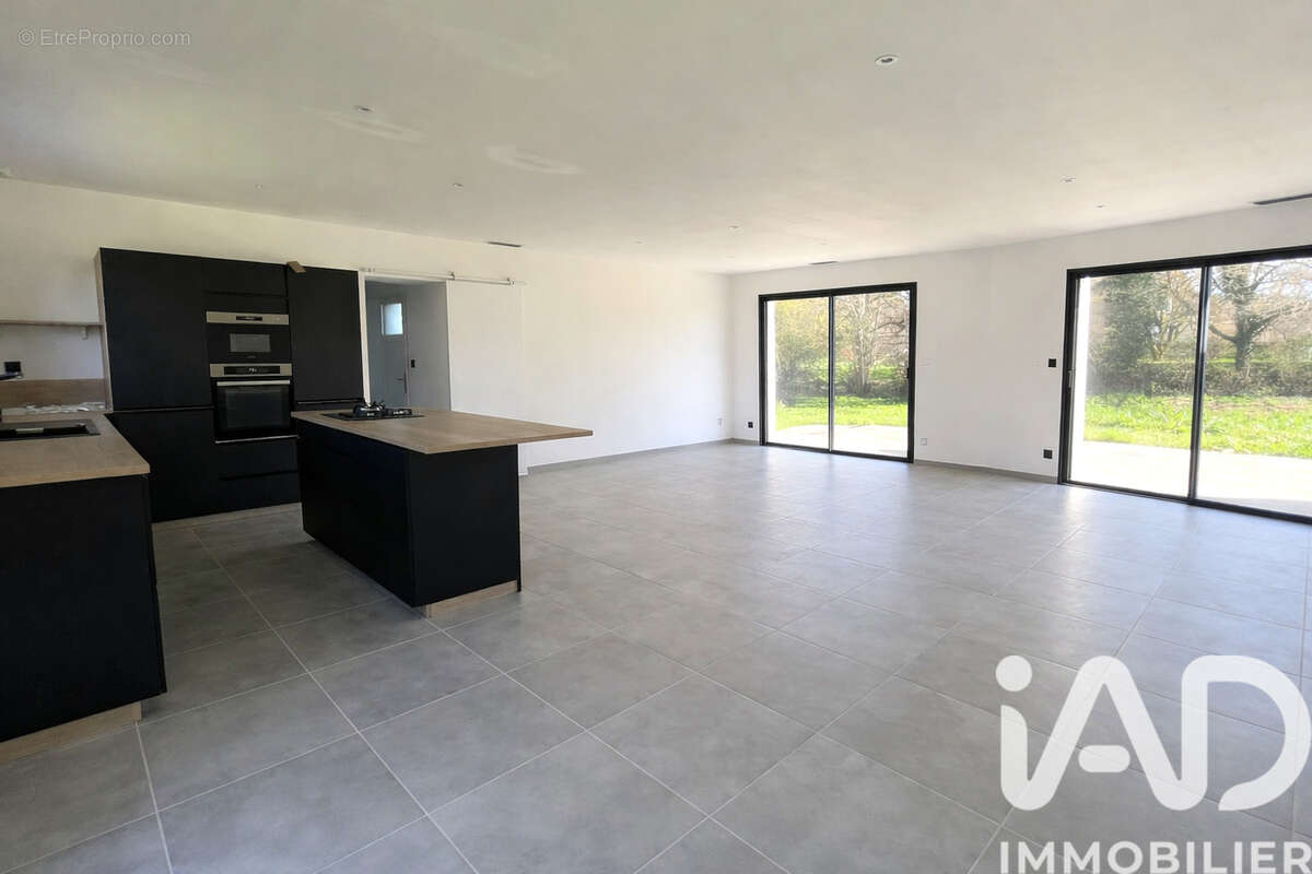 Maison 147 m² à Lunas  - photo 3