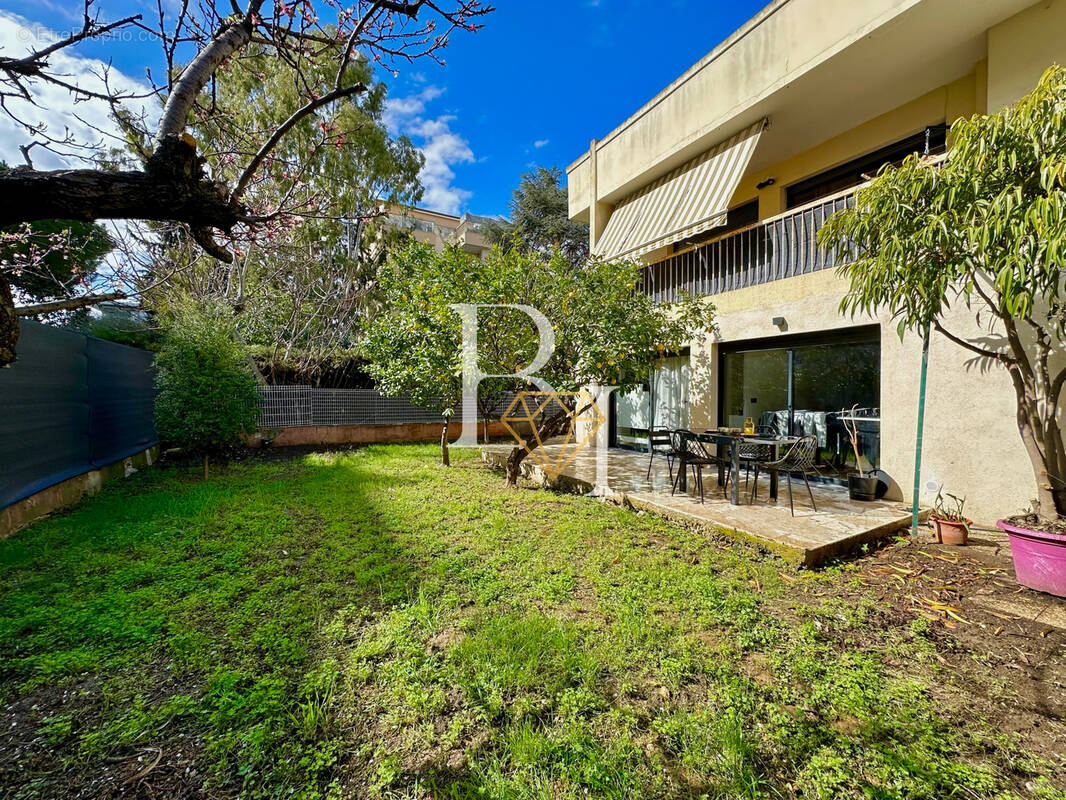 Appartement à SAINT-LAURENT-DU-VAR