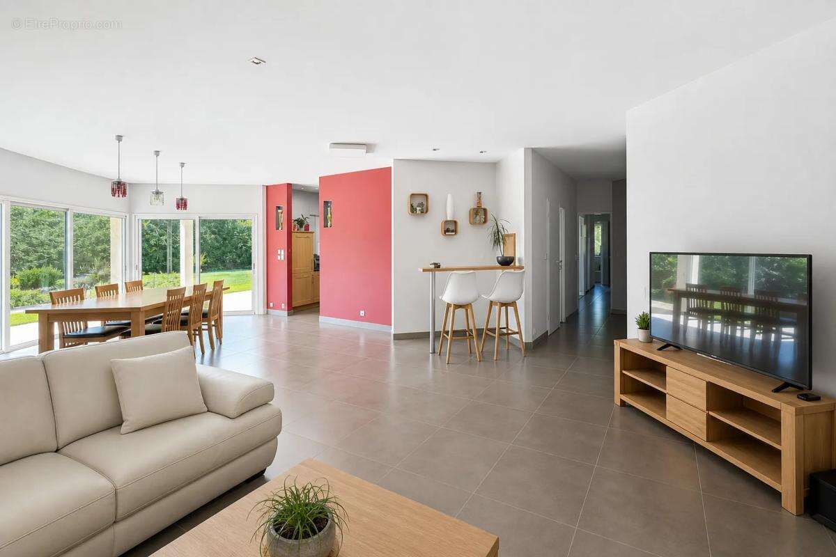 Maison de 6 pièces de 232 m² à Castelsarrasin - photo 3