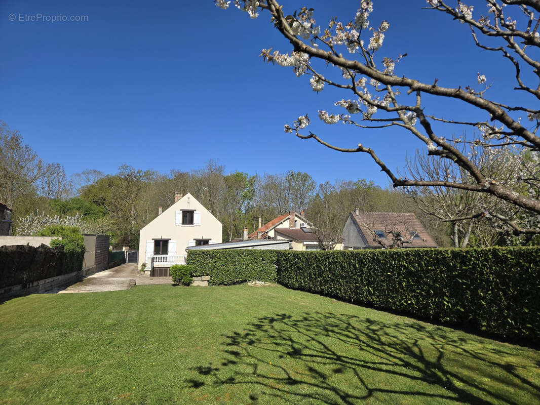 Maison familiale de 178 m2 - Sous-sol total - 3 garages - Terrain clos 880m2 - photo 16
