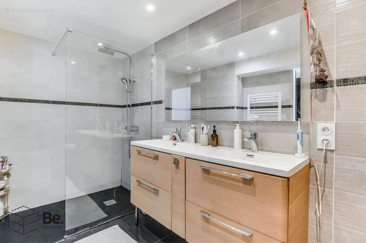 Superbe maison moderne et spacieuse avec appartement et piscine  - photo 5