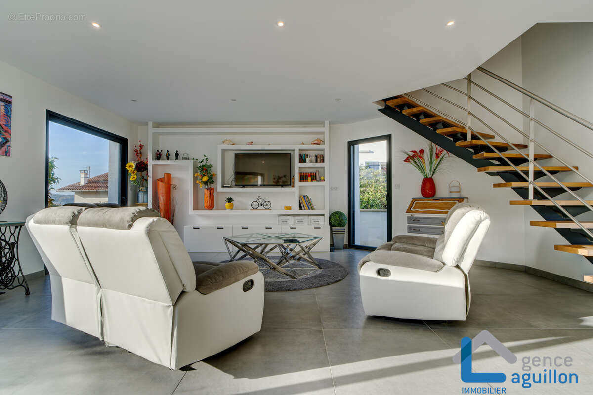 Maison de type 6 pieces hauteur plage piscine et garage - photo 6