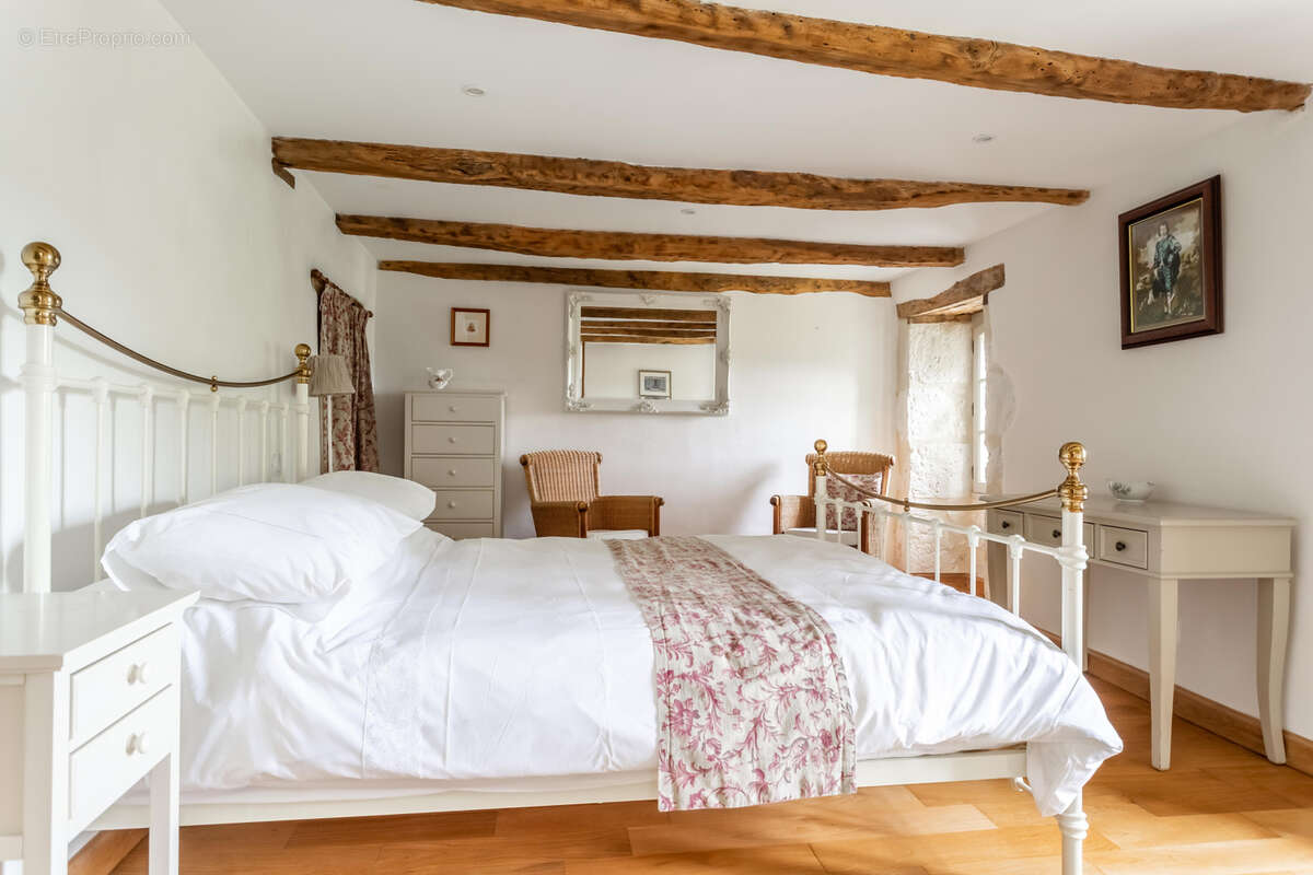 Maison à MONTAIGU-DE-QUERCY