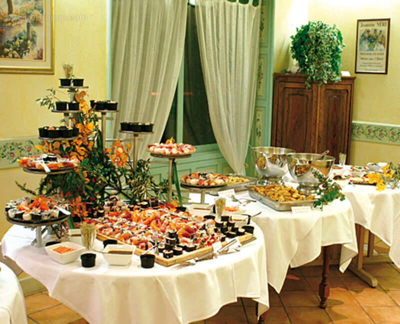 Commerce à MOUSTIERS-SAINTE-MARIE