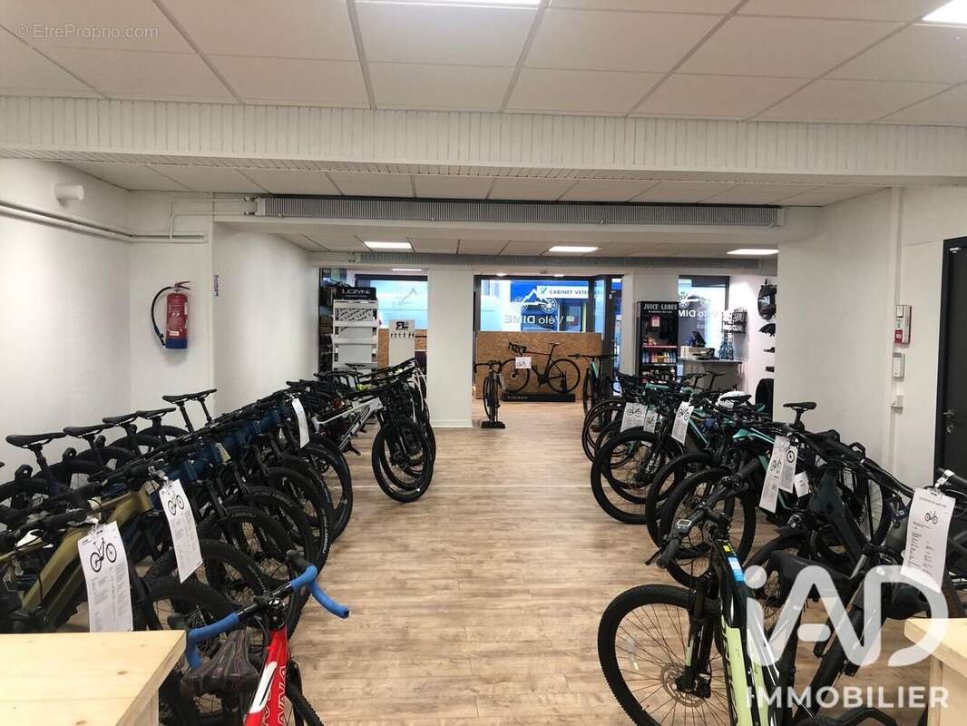 Commerce 150 m² à La Mouille  - photo 6