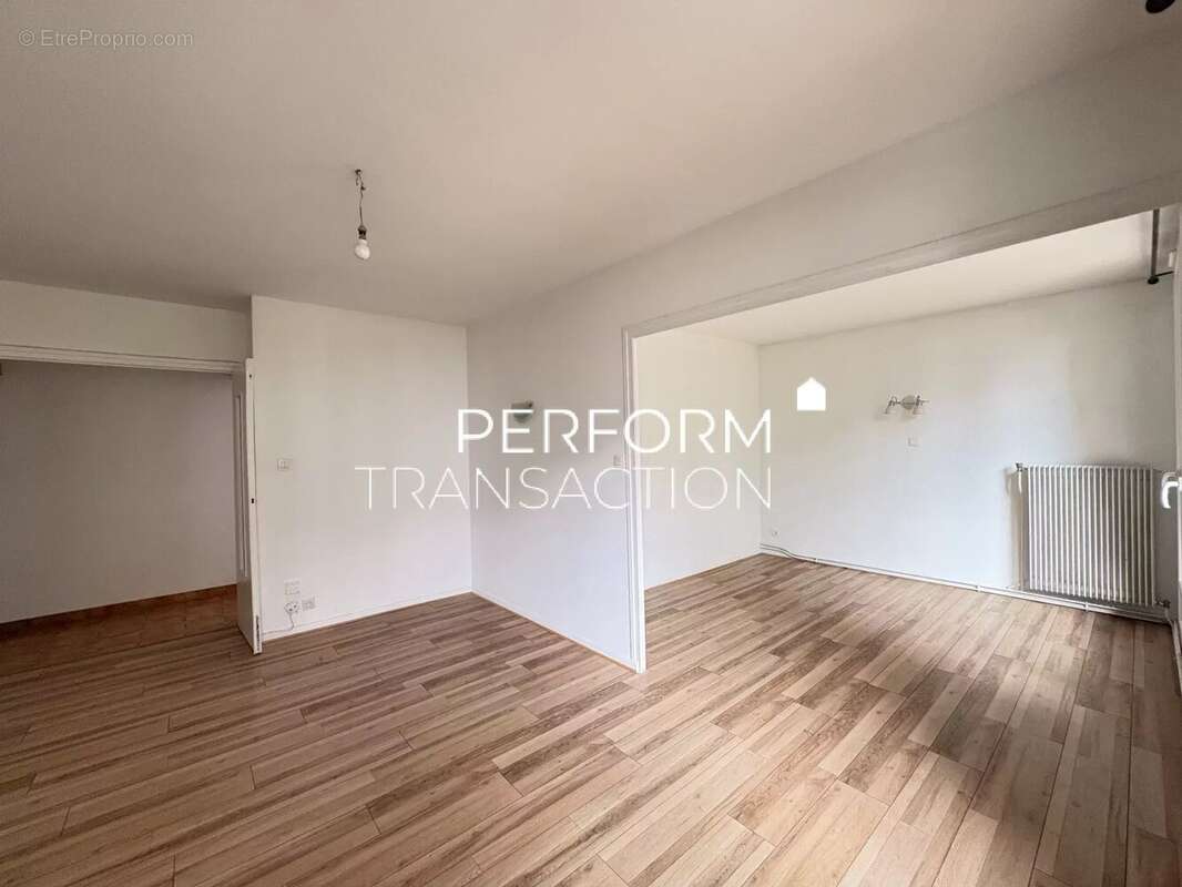 Appartement à SAINT-MARTIN-D'HERES