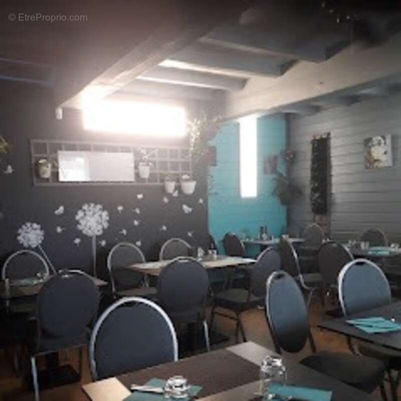 Commerce à NIEUL-LE-DOLENT