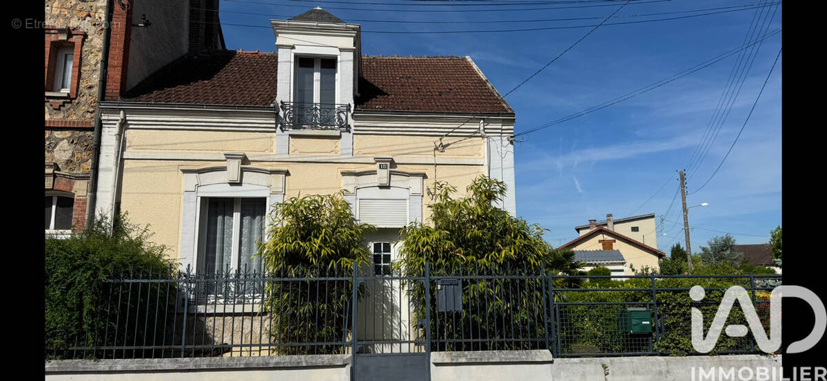Photo 1 - Maison à ROMILLY-SUR-SEINE