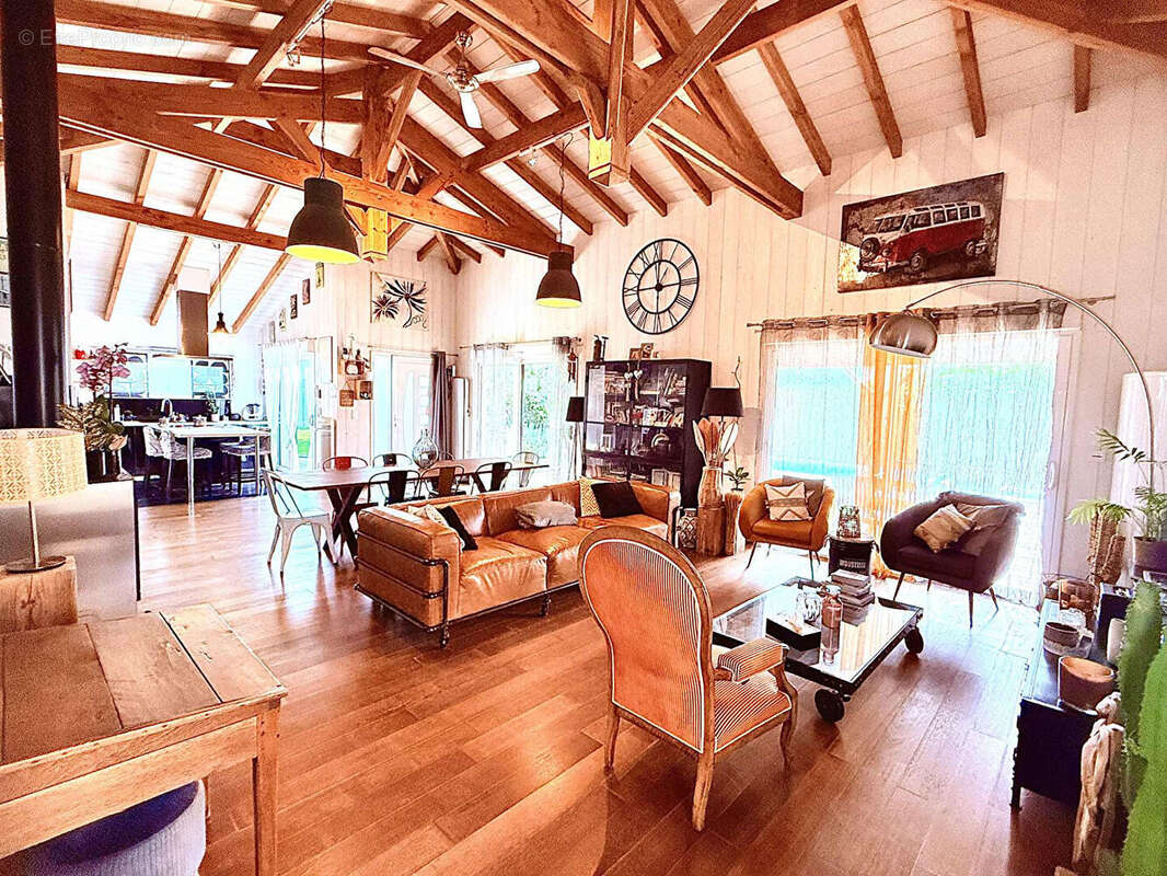 Maison à AMBARES-ET-LAGRAVE