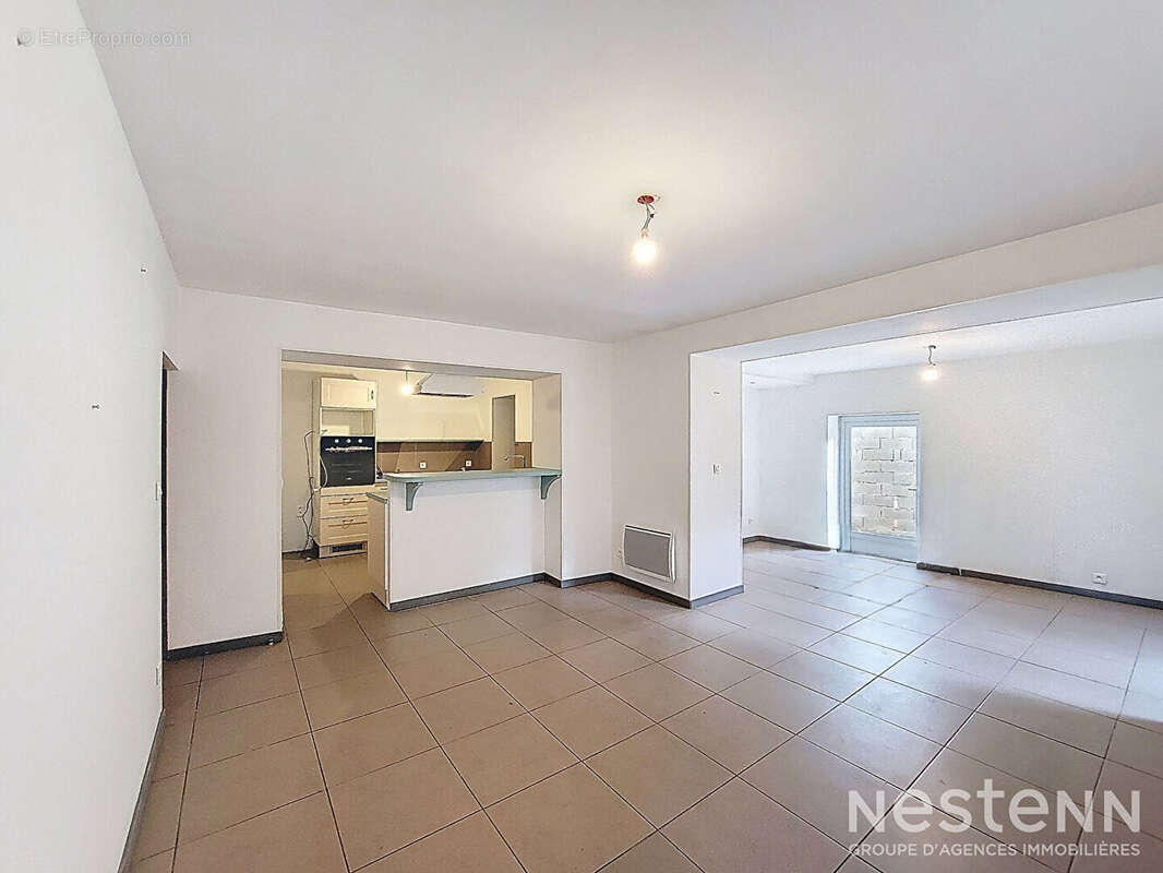 A Vendre Maison en pierre de 74 m² avec dépendance, terrasse et jardin au centre de Condom - photo 2