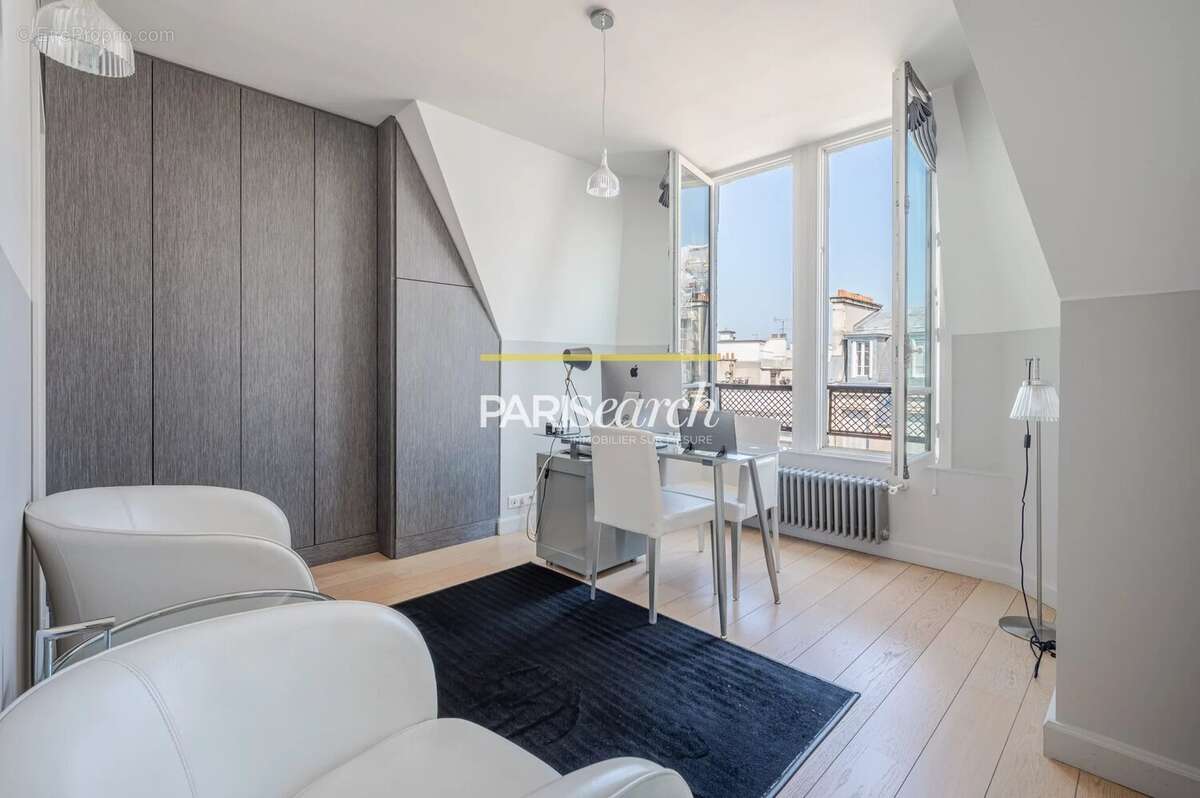 Appartement à PARIS-16E