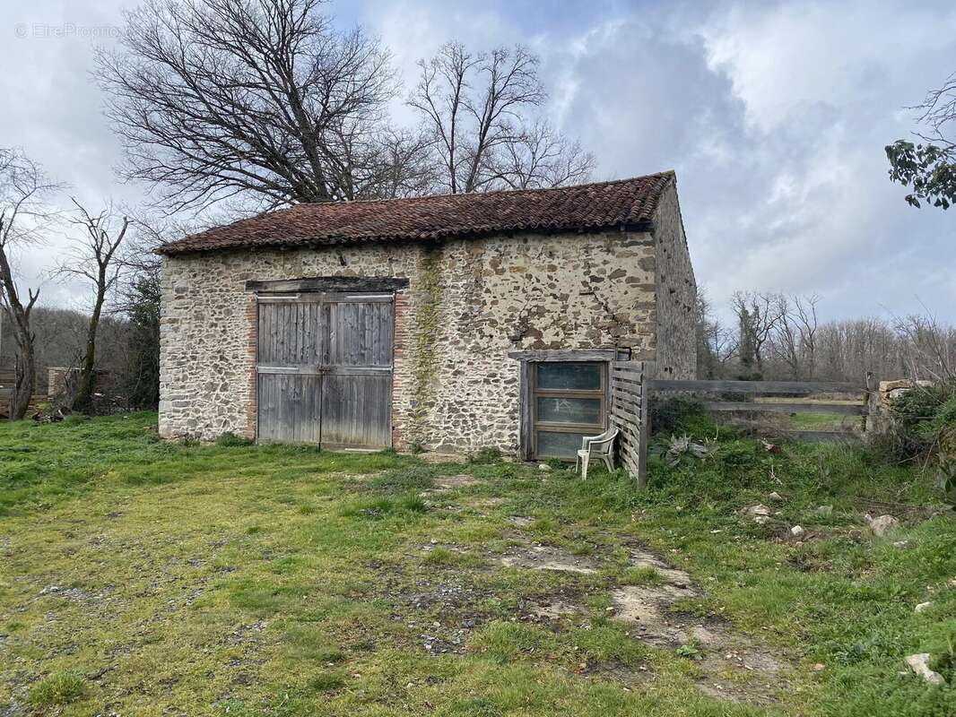 Maison à BUSSIERE-POITEVINE