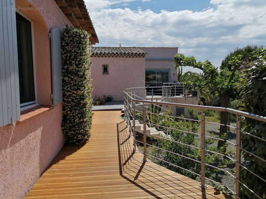 Maison à BAGNOLS-EN-FORET