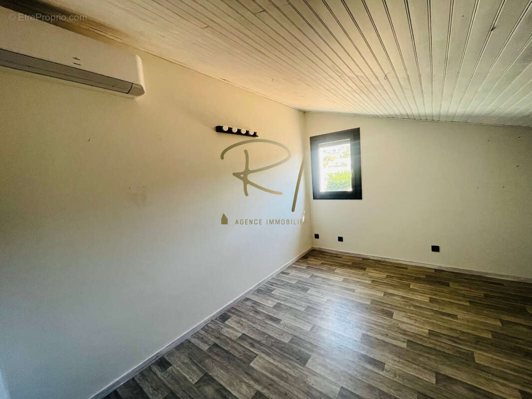 Maison à RUOMS