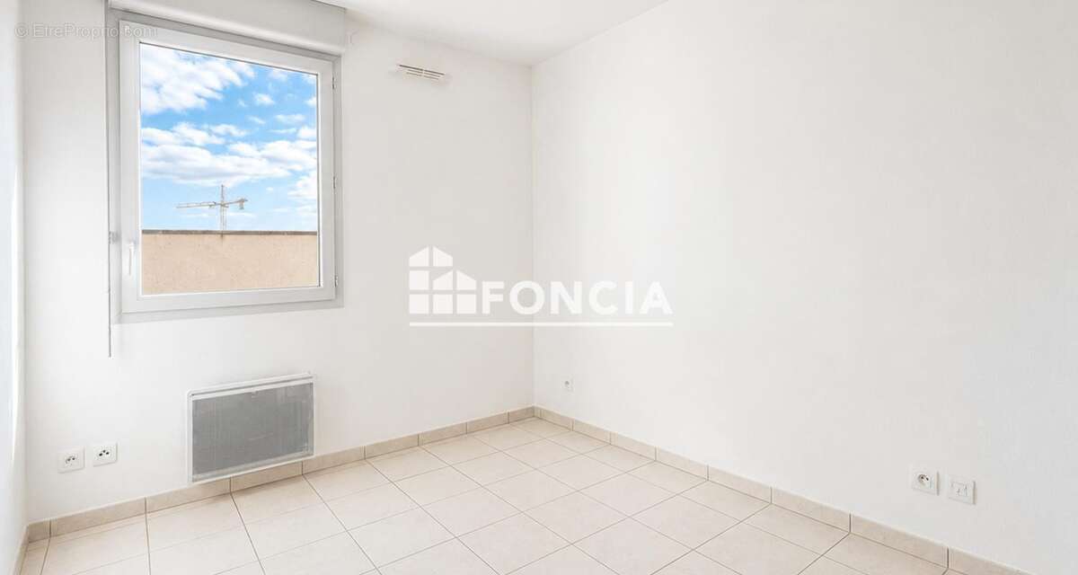 Dernier etage appartement 4 pieces avec terrasse et deux parkings en sous sol - photo 5