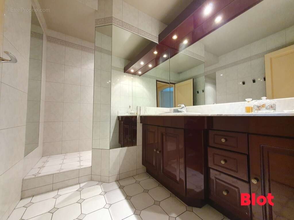 Appartement 153 m² à Fougeres  - photo 7