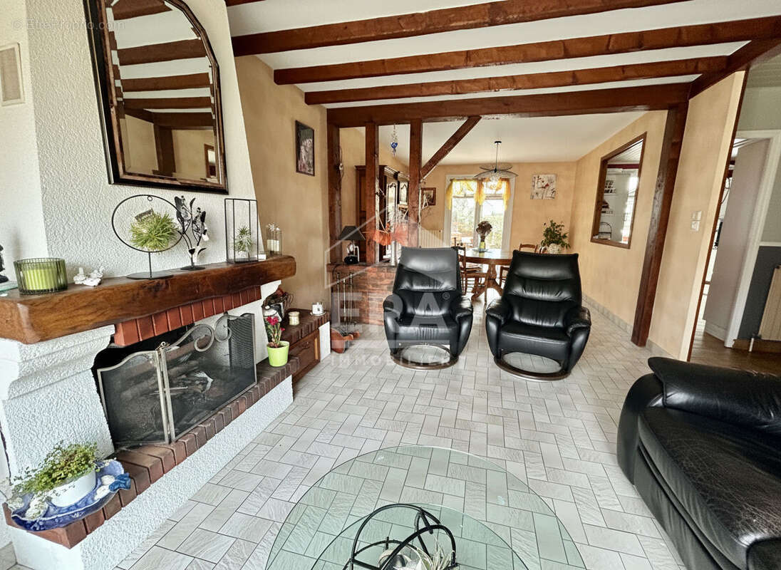 Maison à NEUVILLE-SUR-SARTHE