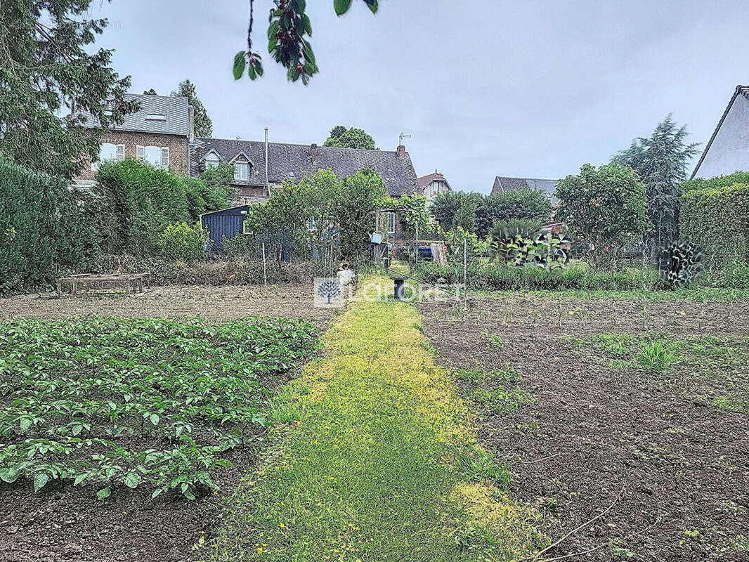 Maison à MONTBREHAIN