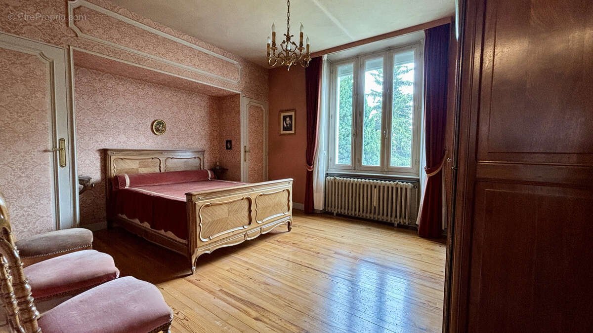 Maison à LES MARTRES-DE-VEYRE