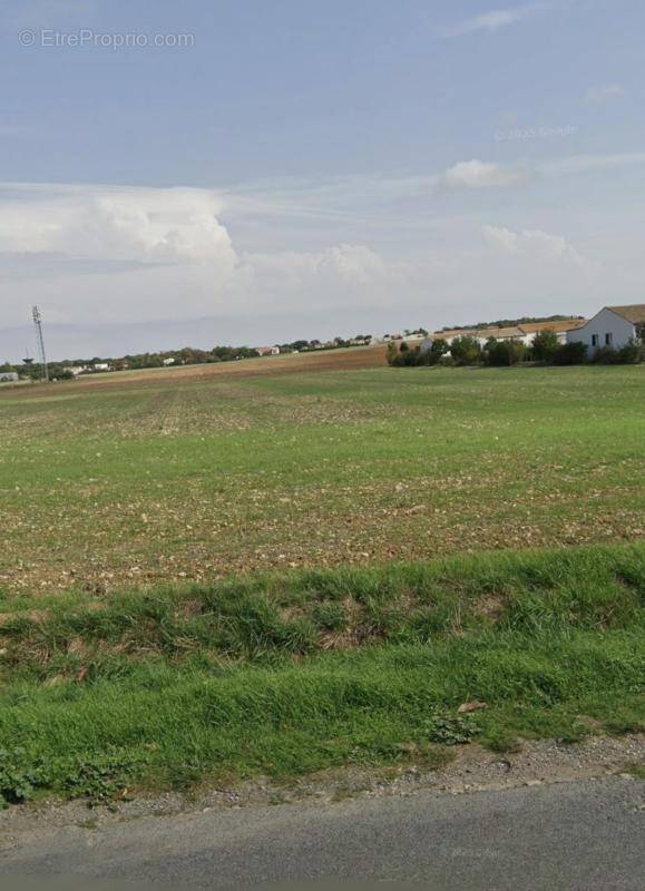 Terrain à VERINES