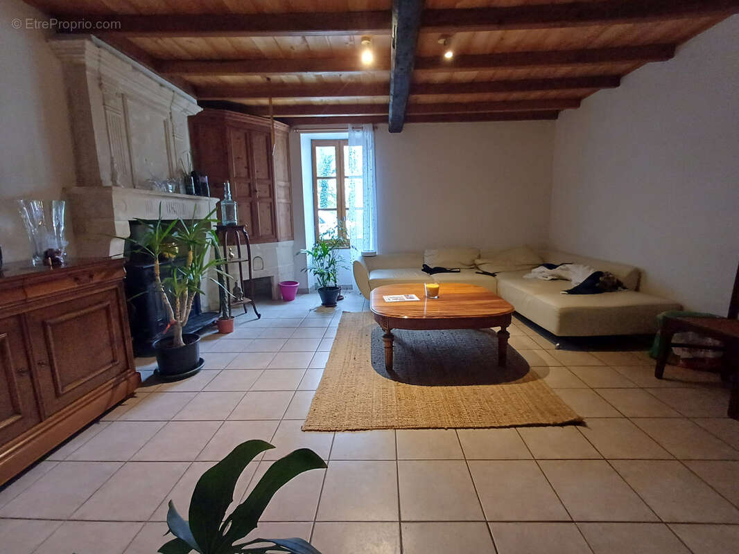 Maison à BAIGNES-SAINTE-RADEGONDE