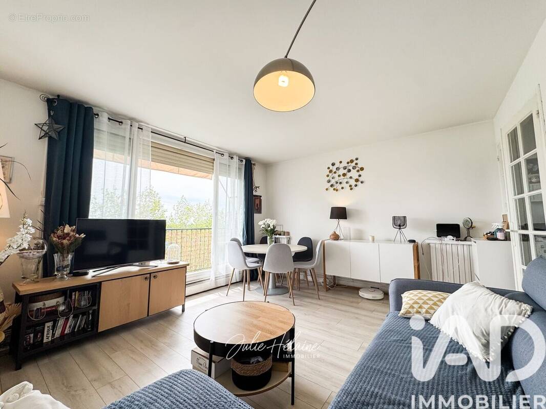 Photo 1 - Appartement à NEAUPHLE-LE-CHATEAU