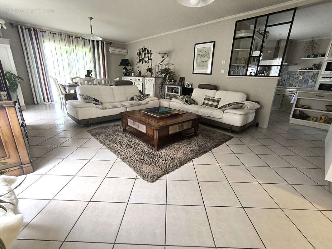 Maison à COMMEQUIERS