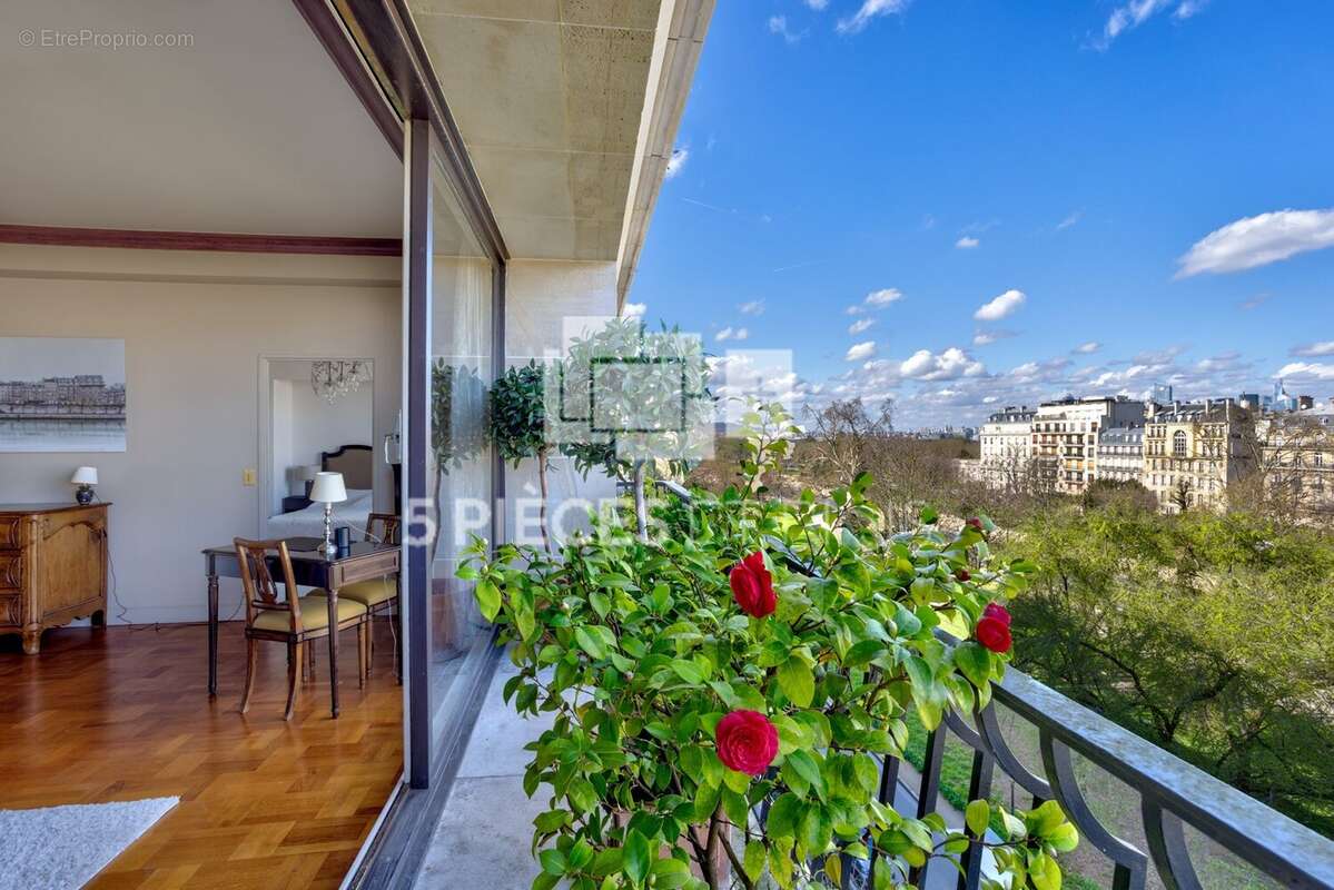Appartement à PARIS-16E