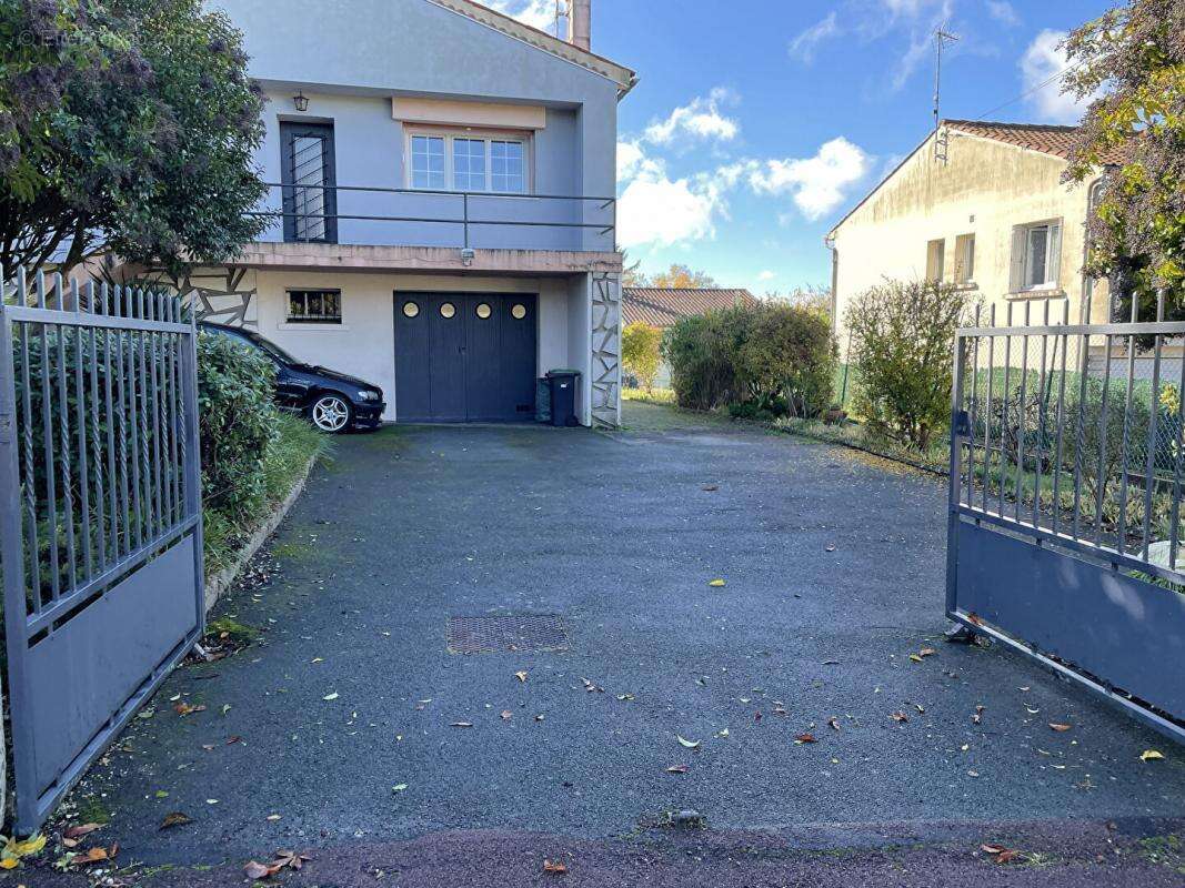Maison à SAINTES