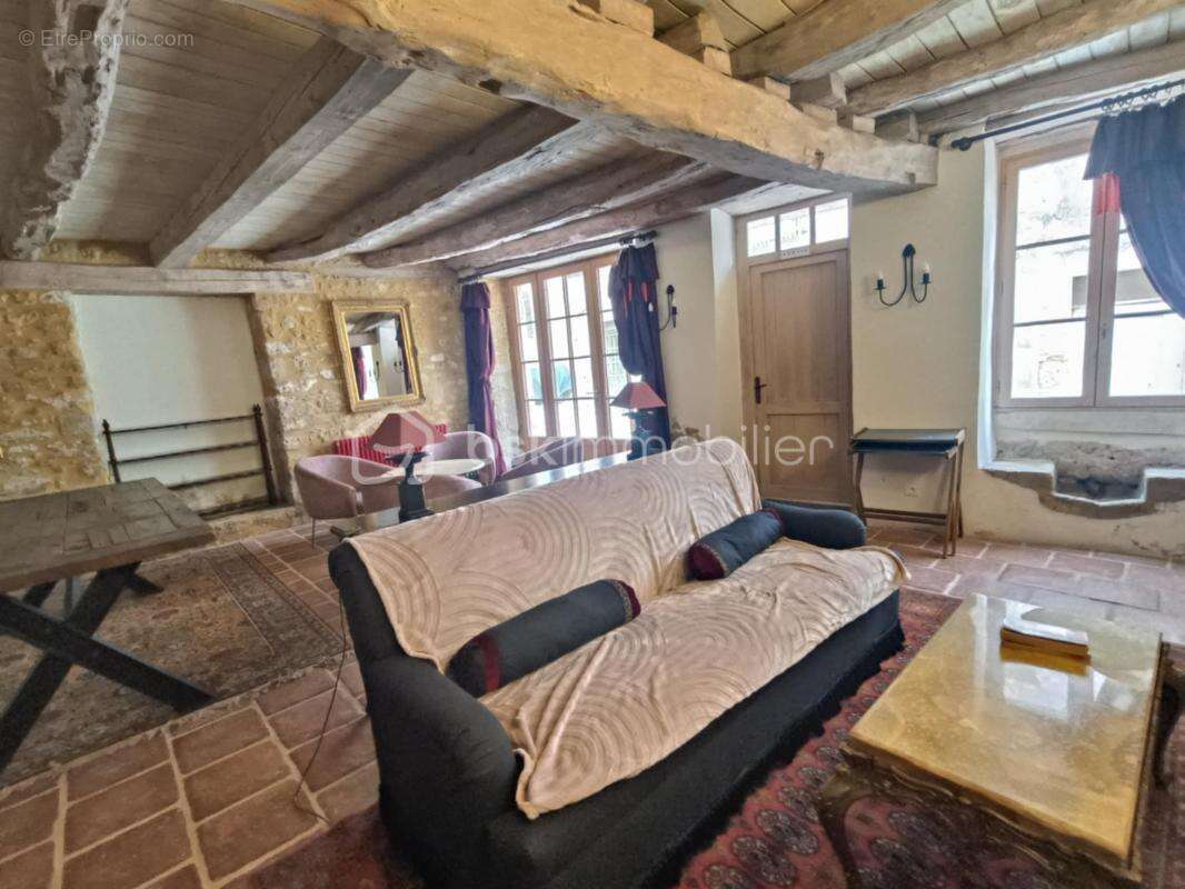 Commerce à SARLAT-LA-CANEDA