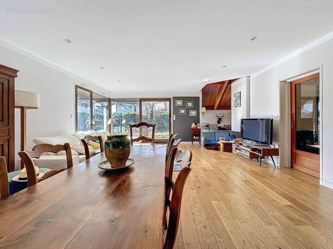 Maison à LUC-LA-PRIMAUBE