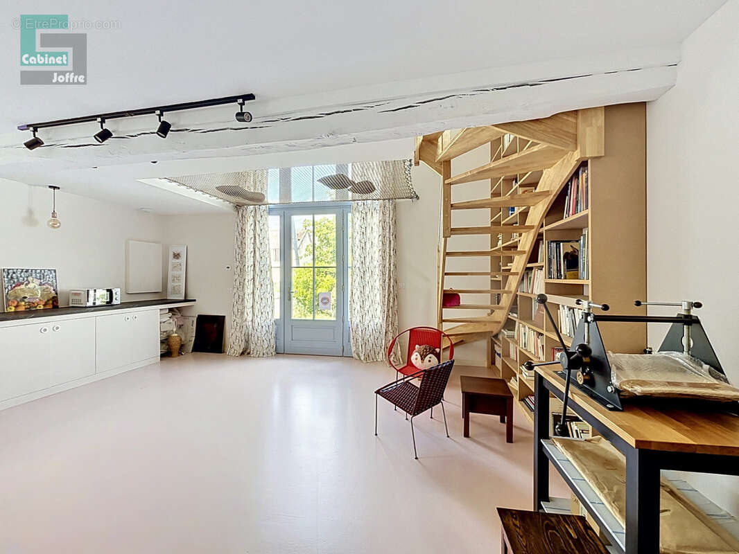 Maison de ville de 61 m2 au sol , idéal Investissement locatif ,atelier d'artiste, profession libérale, local - photo 3
