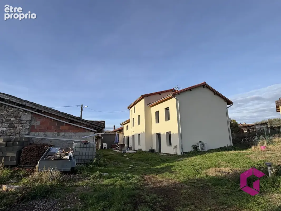 Maison ancienne rénovée avec dépendances et terrain - photo 4